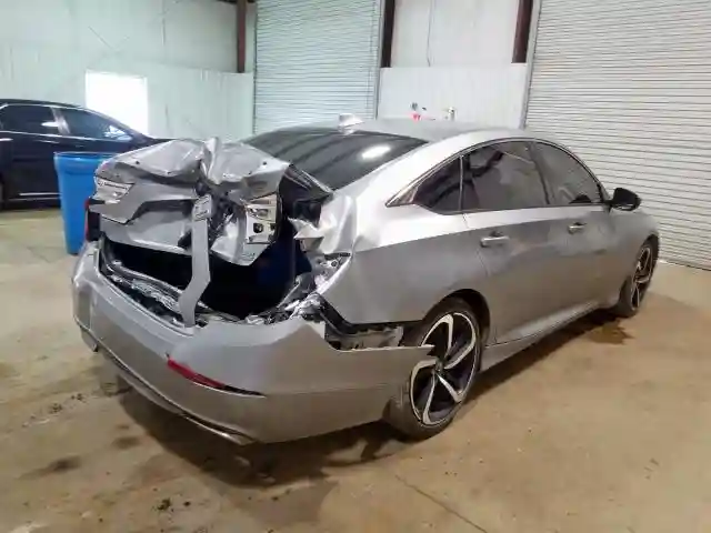 1HGCV2F30JA050597 2018 HONDA ACCORD SPORT-3