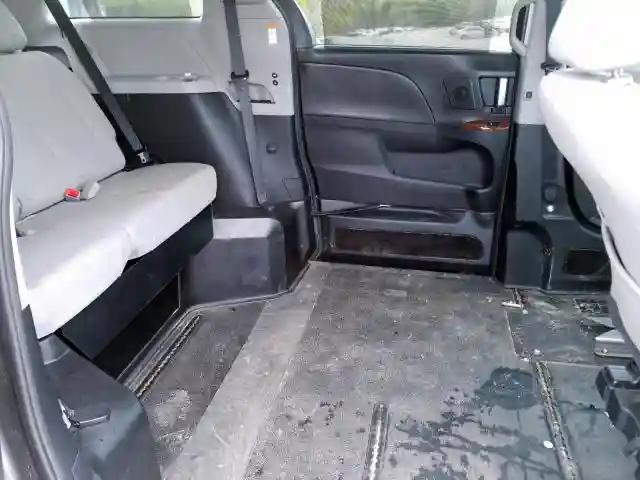 5TDYZ3DC0HS876378 2017 TOYOTA SIENNA XLE-5