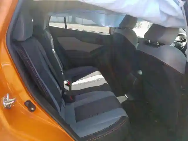 JF2GTABC8JH250772 2018 SUBARU CROSSTREK PREMIUM-5