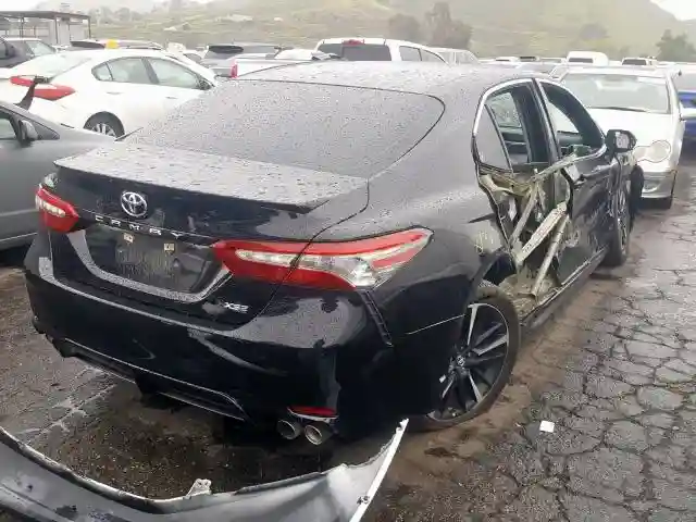 4T1B61HK7JU527445 2018 TOYOTA CAMRY XSE-3