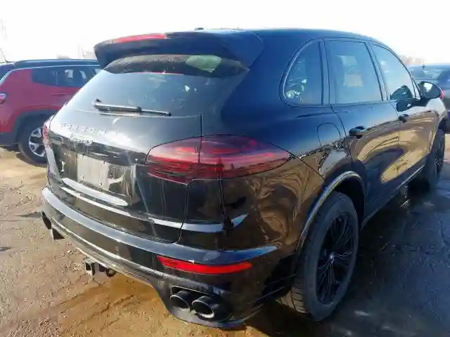 WP1AB2A2XGLA92204 2016 PORSCHE CAYENNE S-3