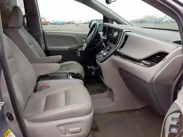 5TDYZ3DC8HS820754 2017 TOYOTA SIENNA XLE-4