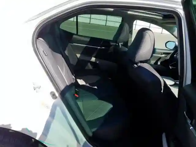 4T1BZ1HK8JU004460 2018 TOYOTA CAMRY XSE-5