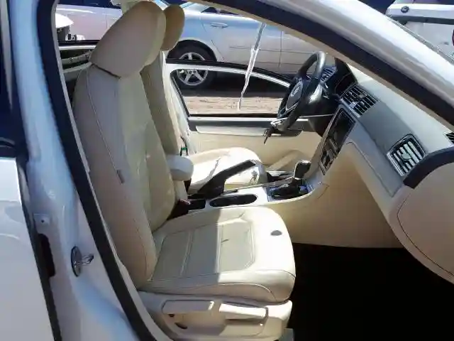 1VWLA7A38KC001908 2019 VOLKSWAGEN PASSAT WOLFSBURG-4