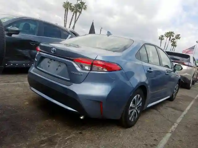 JTDEBRBE7LJ017437 2020 TOYOTA COROLLA LE-3