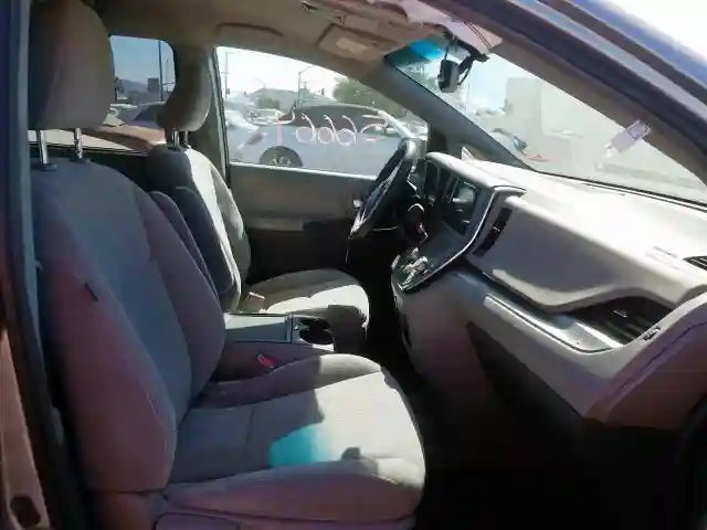 5TDKZ3DC9HS803421 2017 TOYOTA SIENNA LE-4