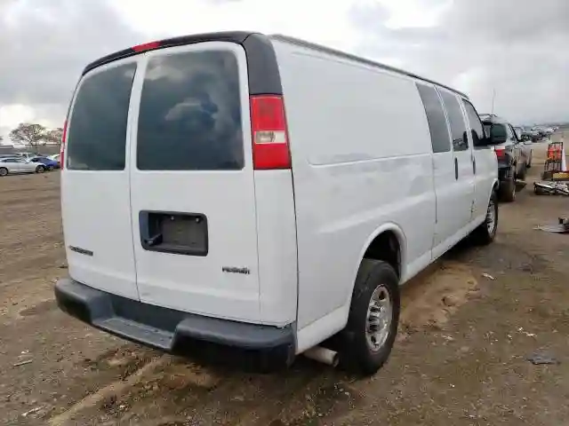 1GCWGBFGXJ1341116 2018 CHEVROLET EXPRESS G2500-3