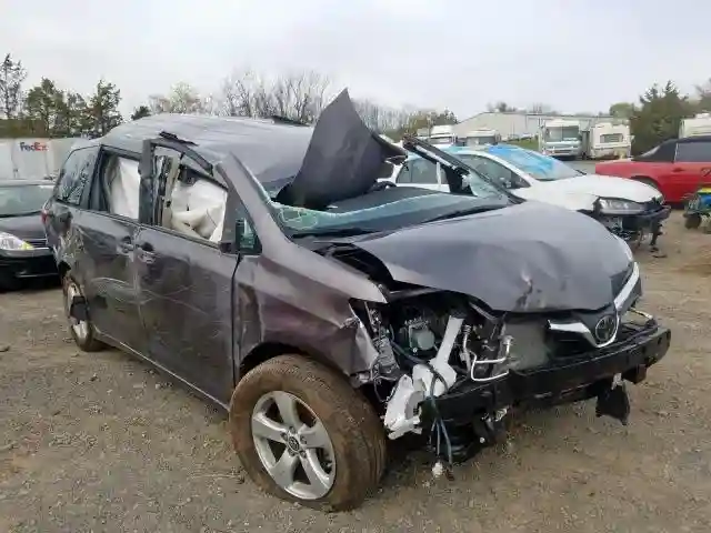 5TDKZ3DC1KS981802 2019 TOYOTA SIENNA LE-0