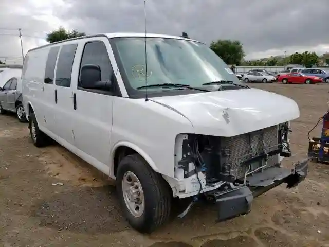 1GCWGBFGXJ1341116 2018 CHEVROLET EXPRESS G2500-0
