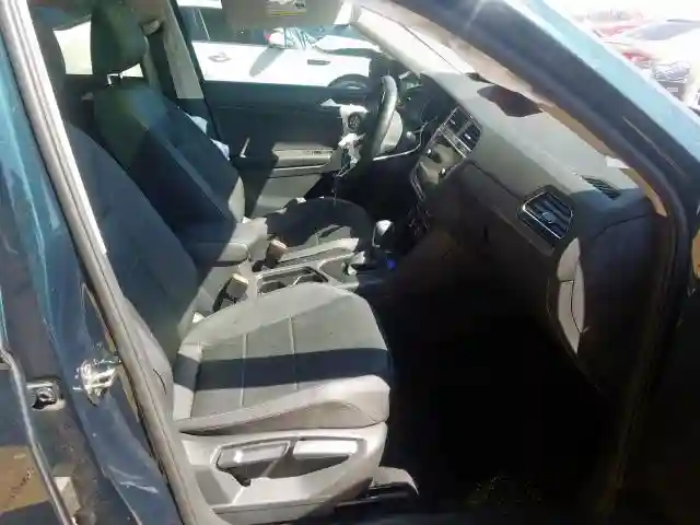 3VV3B7AXXKM162621 2019 VOLKSWAGEN TIGUAN SE-4