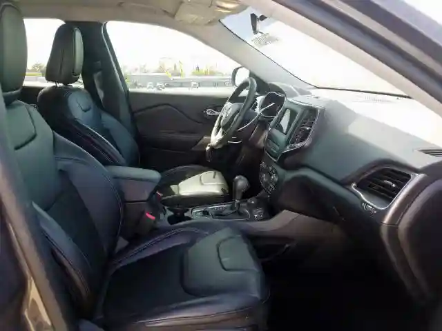 1C4PJMLBXKD477840 2019 JEEP CHEROKEE LATITUDE PLUS-4