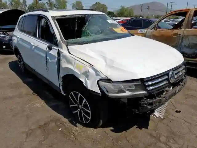 3VV2B7AX5JM215865 2018 VOLKSWAGEN TIGUAN SE-0