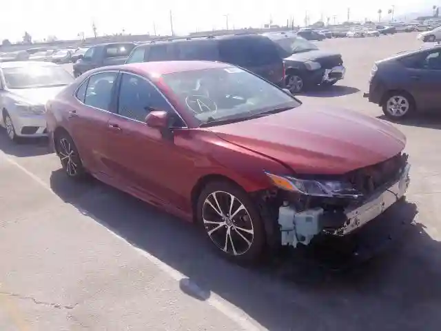 4T1B11HK7JU555700 2018 TOYOTA CAMRY L-0