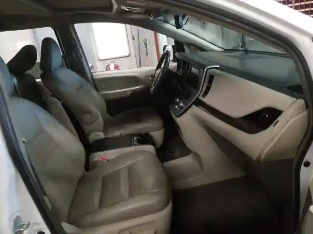5TDYK3DC2FS675390 2015 TOYOTA SIENNA XLE-4