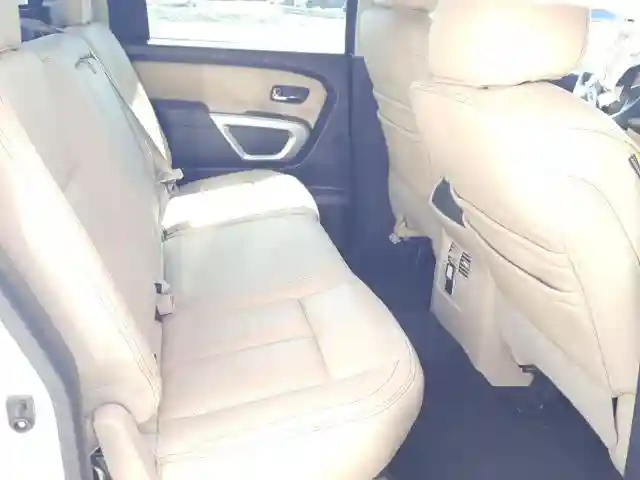 1N6AA1E52HN527965 2017 NISSAN TITAN SV-5