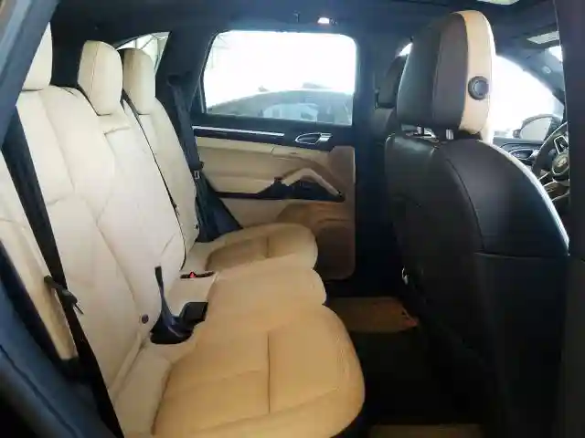 WP1AA2A29GLA04245 2016 PORSCHE CAYENNE-5