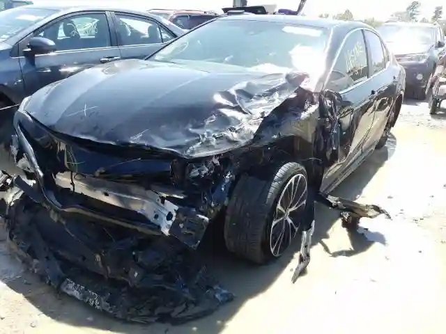 4T1B11HK2JU141580 2018 TOYOTA CAMRY L-1