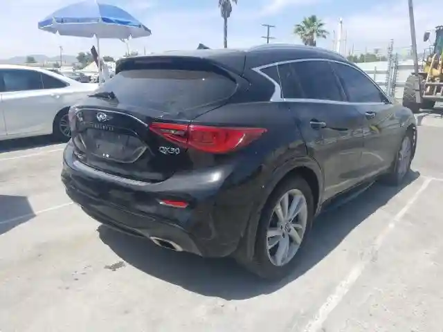 SJKCH5CP7JA005068 2018 INFINITI QX30 PURE-3