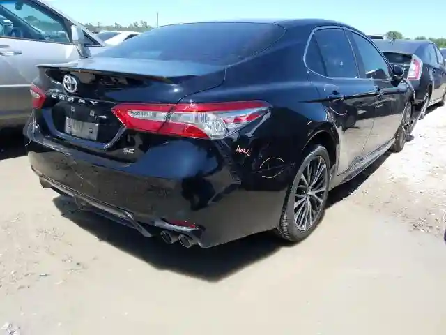 4T1B11HK2JU141580 2018 TOYOTA CAMRY L-3