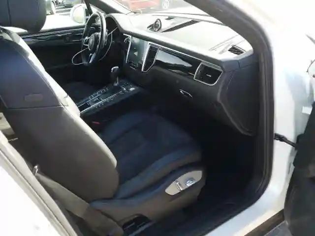 WP1AA2A59HLB82717 2017 PORSCHE MACAN-4