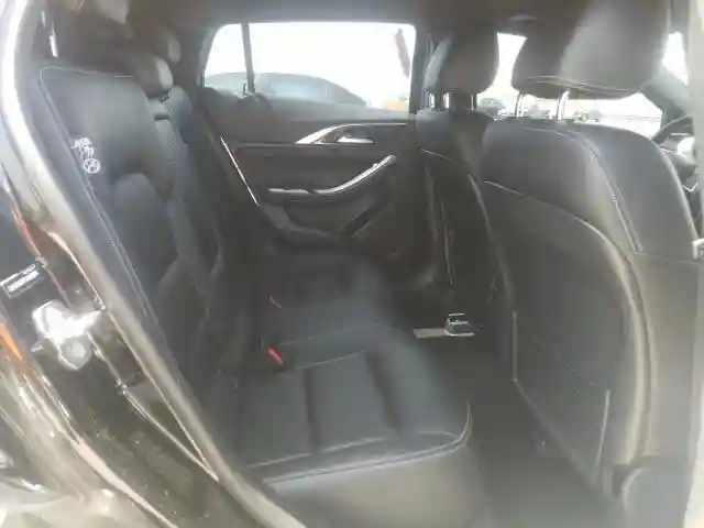 SJKCH5CP7JA005068 2018 INFINITI QX30 PURE-5