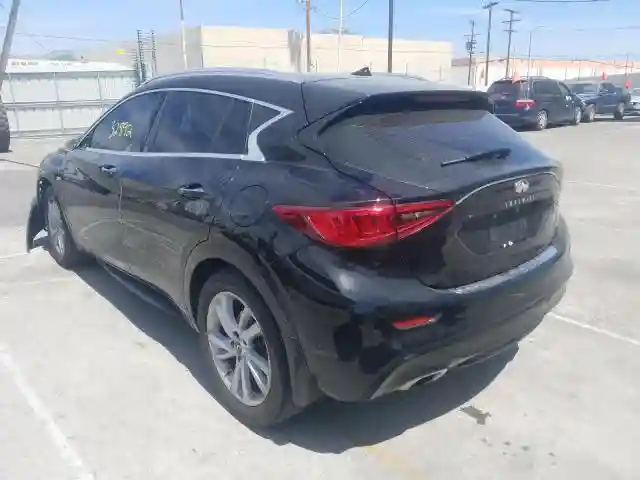 SJKCH5CP7JA005068 2018 INFINITI QX30 PURE-2