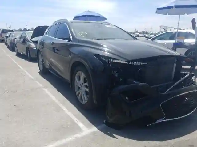 SJKCH5CP7JA005068 2018 INFINITI QX30 PURE-0