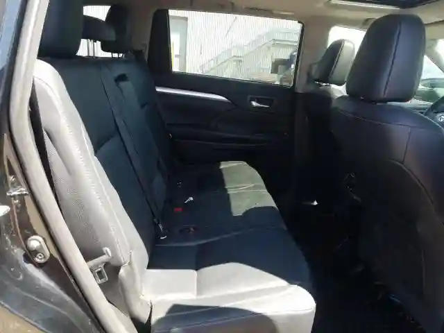 5TDJZRFH8JS531540 2018 TOYOTA HIGHLANDER SE-5