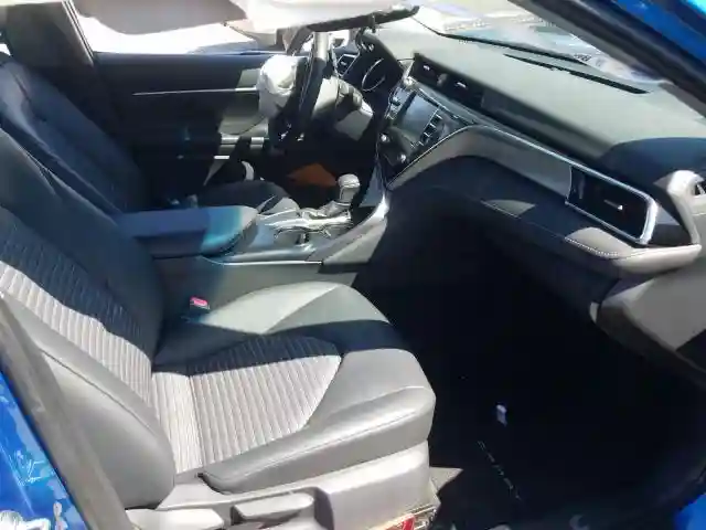 4T1B11HKXJU138619 2018 TOYOTA CAMRY L-4