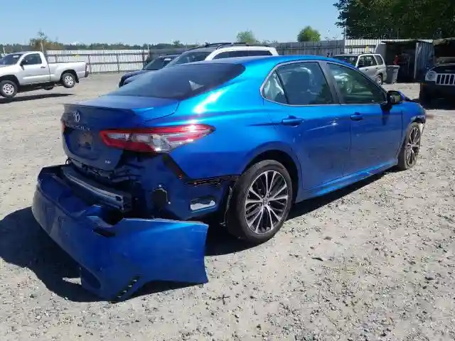 4T1B11HKXJU138619 2018 TOYOTA CAMRY L-3