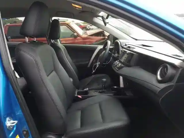 JTMZFREV4JJ726938 2018 TOYOTA RAV4 LE-4