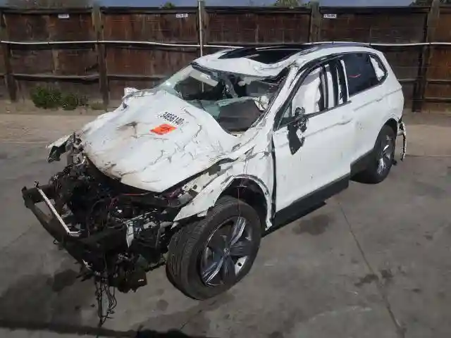 3VV4B7AX0KM072236 2019 VOLKSWAGEN TIGUAN SEL PREMIUM-1