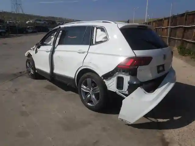 3VV4B7AX0KM072236 2019 VOLKSWAGEN TIGUAN SEL PREMIUM-2