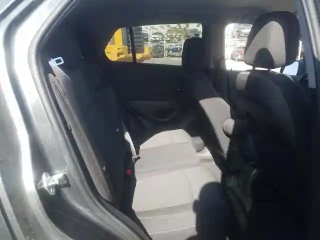3GNCJPSB4KL260853 2019 CHEVROLET TRAX 1LT-5