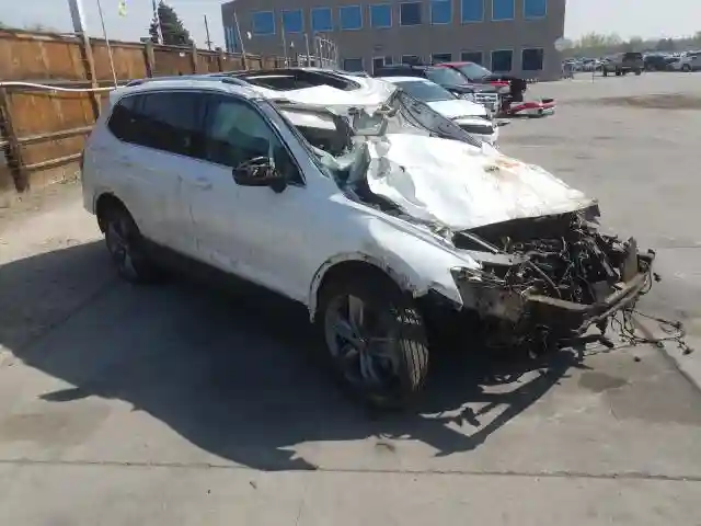 3VV4B7AX0KM072236 2019 VOLKSWAGEN TIGUAN SEL PREMIUM-0
