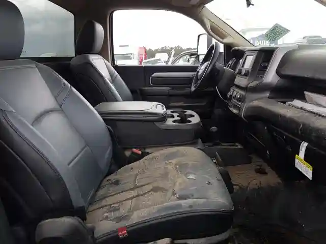 3C63RRAJ5KG660944 2019 RAM 3500 TRADESMAN-4