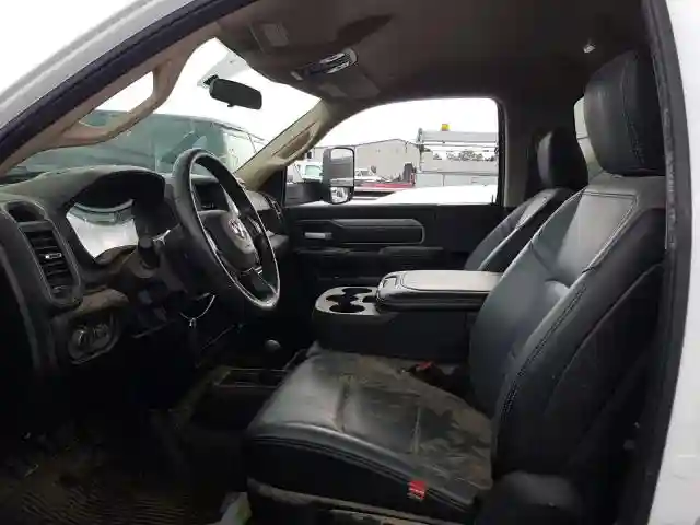 3C63RRAJ5KG660944 2019 RAM 3500 TRADESMAN-5