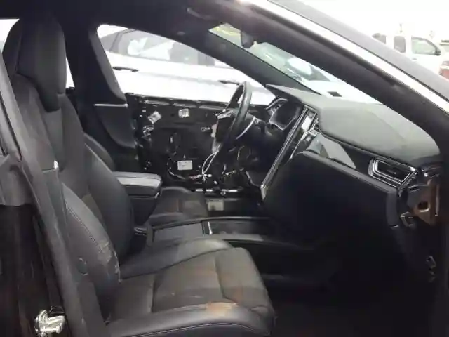 5YJSA1E27HF232436 2017 TESLA MODEL S-4