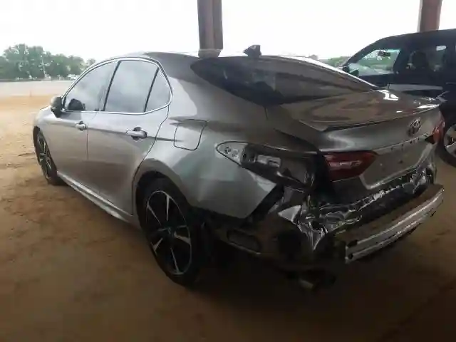 4T1BZ1HK2JU021495 2018 TOYOTA CAMRY XSE-2