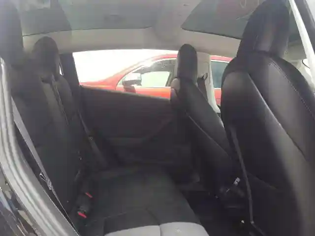 5YJ3E1EA0JF003229 2018 TESLA MODEL 3-5