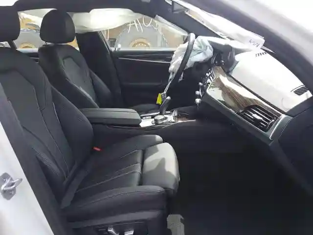 WBAJA7C50KWW00483 2019 BMW 530 XI-4