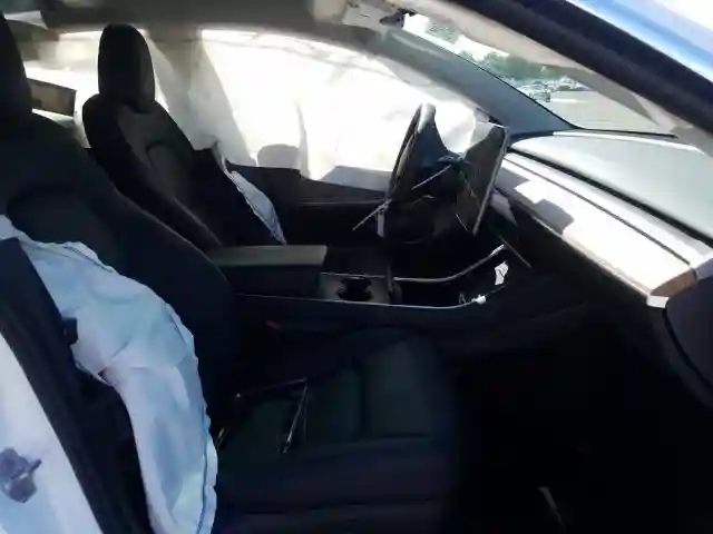 5YJ3E1EB3LF638909 2020 TESLA MODEL 3-4