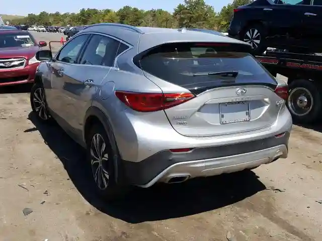 SJKCH5CR2JA055751 2018 INFINITI QX30 BASE-2