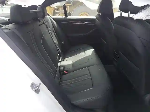 WBAJA7C50KWW00483 2019 BMW 530 XI-5