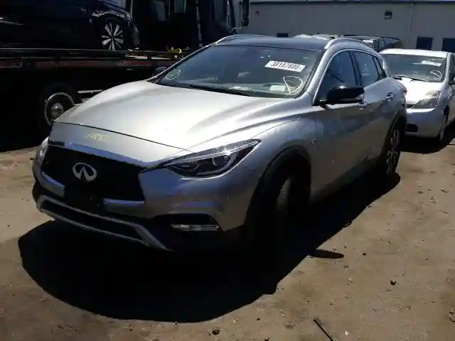 SJKCH5CR2JA055751 2018 INFINITI QX30 BASE-1