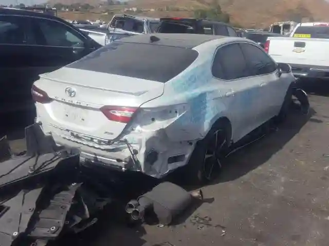 4T1BZ1HK6JU017417 2018 TOYOTA CAMRY XSE-3