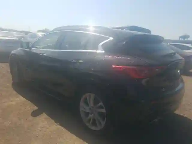 SJKCH5CP4JA005268 2018 INFINITI QX30 PURE-2