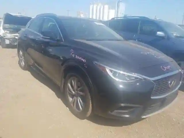 SJKCH5CP4JA005268 2018 INFINITI QX30 PURE-0