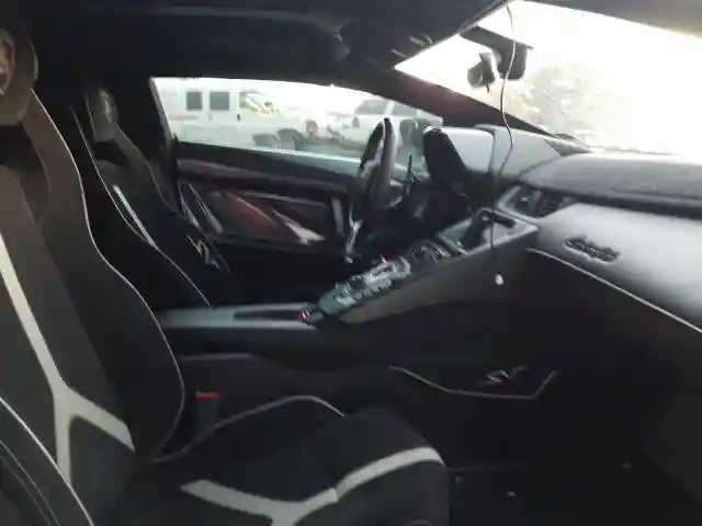 ZHWUT3ZDXGLA05032 2016 LAMBORGHINI AVENTADOR SV-4