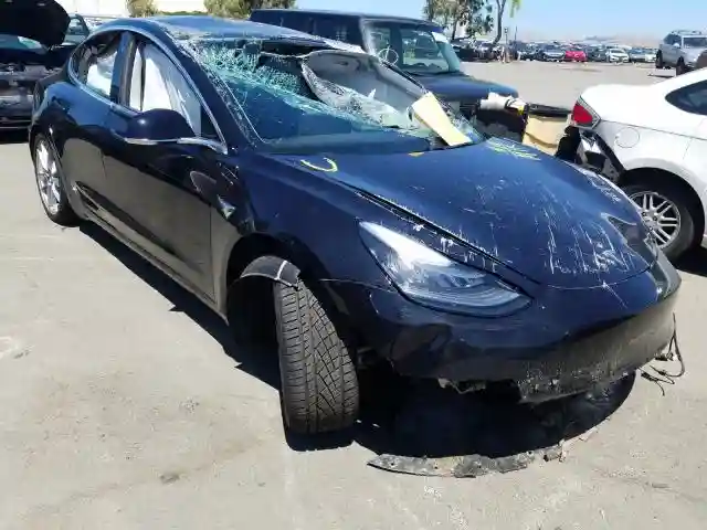 5YJ3E1EB7JF069656 2018 TESLA MODEL 3-0